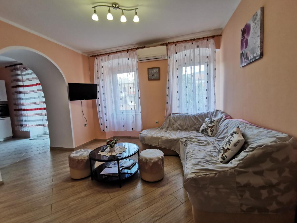 Apartman Pod Nehajem Apartment Senj  Bagian luar foto