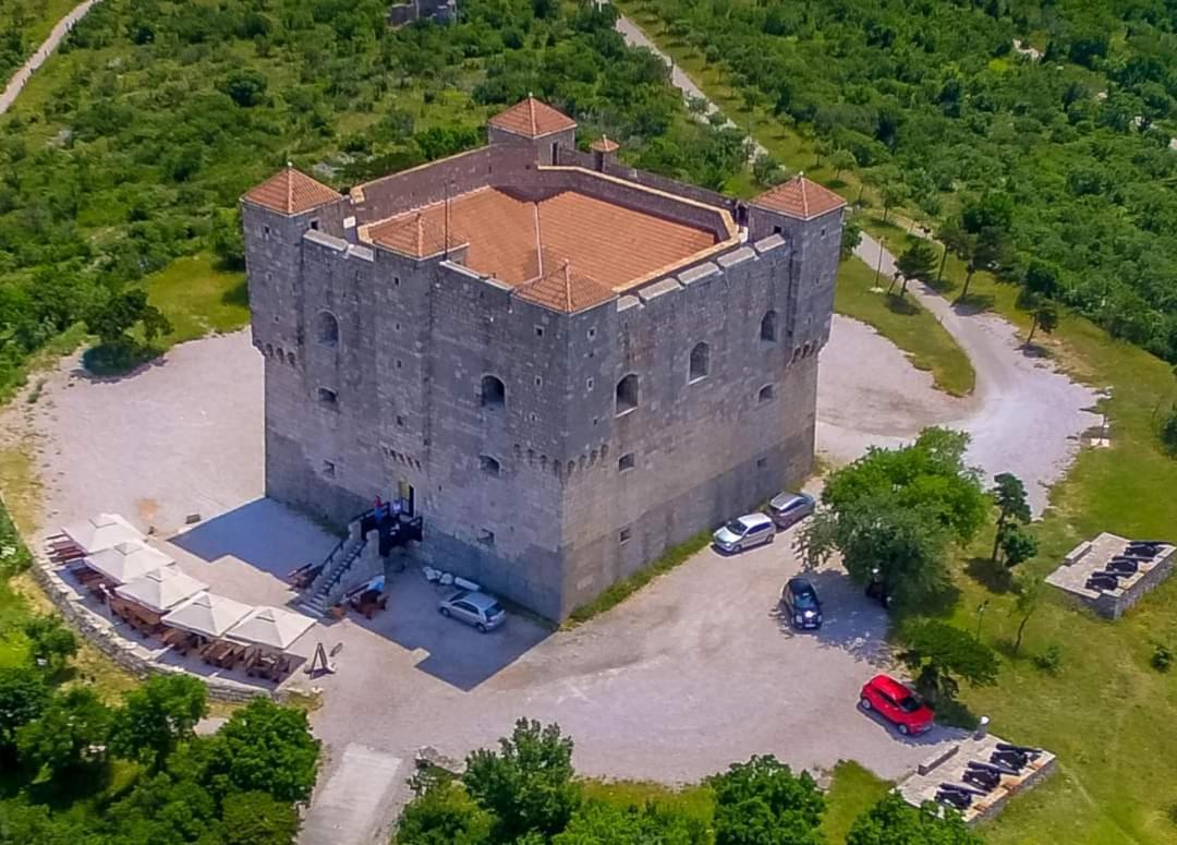 Apartman Pod Nehajem Apartment Senj  Bagian luar foto