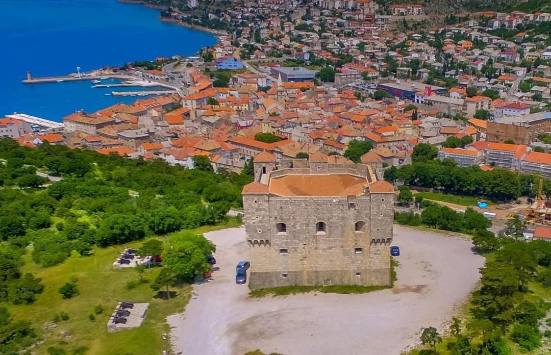 Apartman Pod Nehajem Apartment Senj  Bagian luar foto