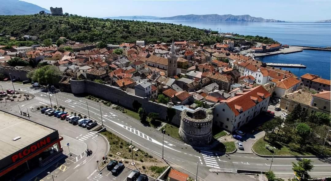 Apartman Pod Nehajem Apartment Senj  Bagian luar foto