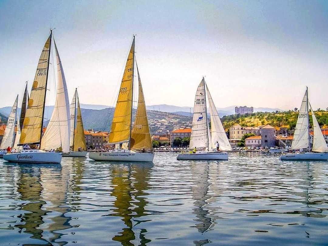 Apartman Pod Nehajem Apartment Senj  Bagian luar foto