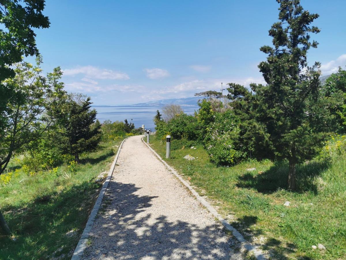 Apartman Pod Nehajem Apartment Senj  Bagian luar foto