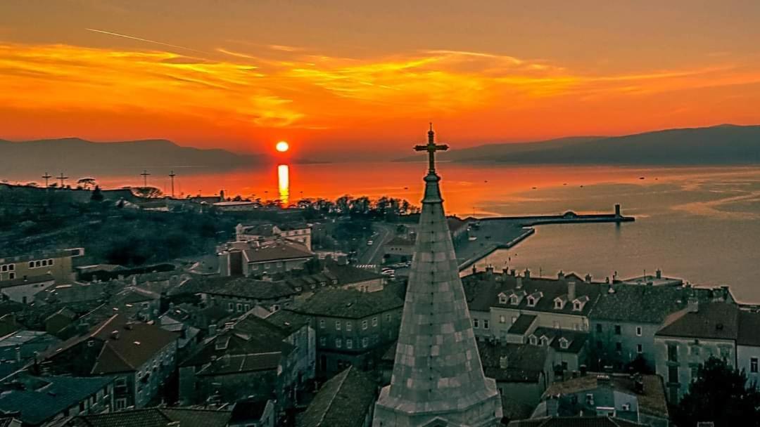Apartman Pod Nehajem Apartment Senj  Bagian luar foto
