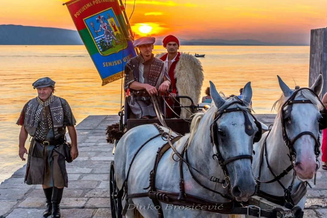 Apartman Pod Nehajem Apartment Senj  Bagian luar foto